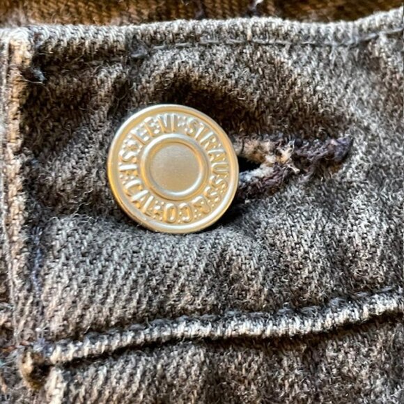 Vintage Levi's 90's White Tab 950 Relaxed Fit High Rise Distressed Cut Offs 13 - Picture 2 of 9